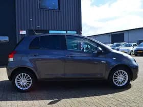 Toyota Yaris thumbnail 12
