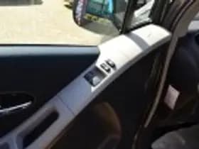 Toyota Yaris thumbnail 33