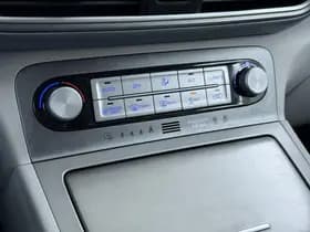 Hyundai KONA EV Premium 64 kWh thumbnail 40