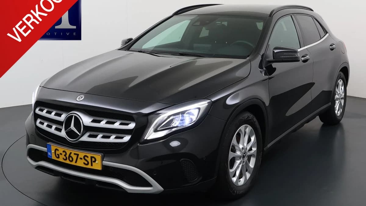 Mercedes-Benz GLA 180 Premium Plus — foto 1