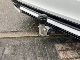 Volvo V60 2.0 T8 Twin Engine AWD R-Design thumbnail 11