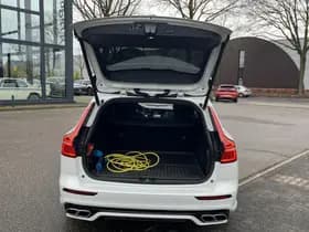 Volvo V60 2.0 T8 Twin Engine AWD R-Design thumbnail 7