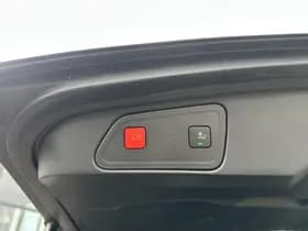 Peugeot 3008 1.6 HYbrid 225 GT thumbnail 9