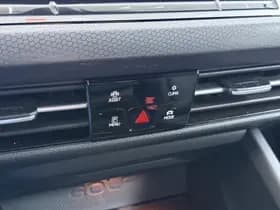 Volkswagen Golf thumbnail 37