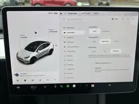 Tesla Model Y Long Range AWD 75 kWh thumbnail 25