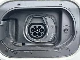 Jeep Compass 4xe 240 Plug-in Hybrid Electric S thumbnail 6