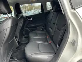 Jeep Compass 4xe 240 Plug-in Hybrid Electric S thumbnail 9