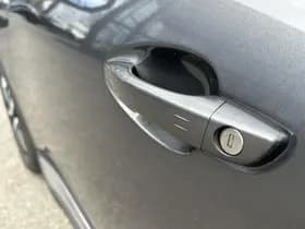 Peugeot 3008 1.6 HYbrid4 300 GT thumbnail 15