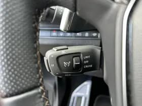 Peugeot 3008 1.6 HYbrid4 300 GT thumbnail 17