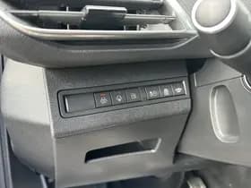 Peugeot 3008 1.6 HYbrid4 300 GT thumbnail 18