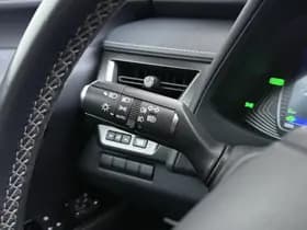 Lexus UX thumbnail 24