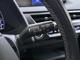 Lexus UX thumbnail 25