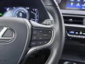 Lexus UX thumbnail 27
