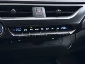 Lexus UX thumbnail 34
