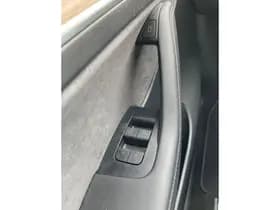 Tesla Model Y Long Range AWD 75 kWh thumbnail 19