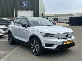 Volvo XC40 thumbnail 3