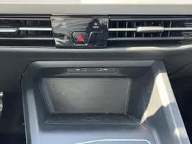 Volkswagen Golf thumbnail 32