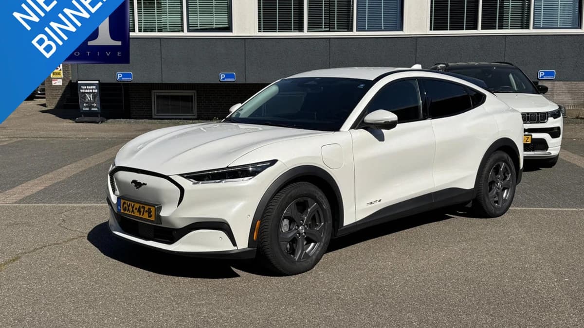 Ford Mustang — foto 1