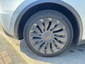 Tesla Model Y thumbnail 11