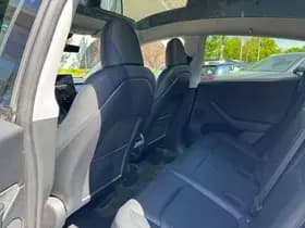 Tesla Model Y thumbnail 6