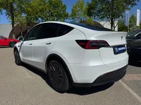 Tesla Model Y thumbnail 10