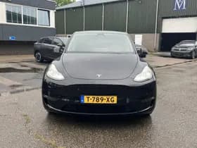 Tesla Model Y thumbnail 2