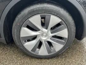 Tesla Model Y thumbnail 11
