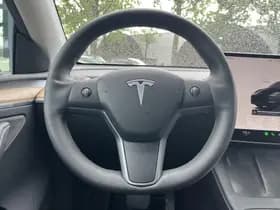 Tesla Model Y thumbnail 17