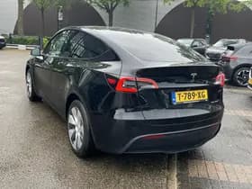 Tesla Model Y thumbnail 5