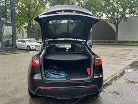 Tesla Model Y thumbnail 6