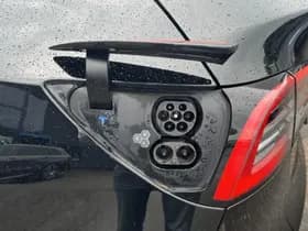 Tesla Model Y thumbnail 8