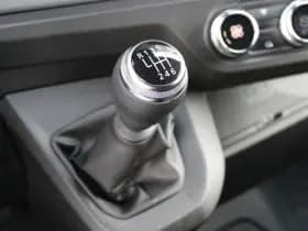 Renault Master T35 2.0 dCi 170pk L2H2 Extra - 2x Schuifdeur - Navigatie - Blind Spot - Camera - Stoelverwarming - Verwarmde voorruit - Rijklaar thumbnail 31