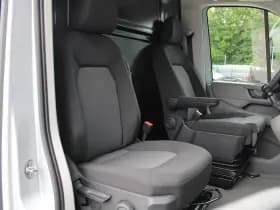 Volkswagen Crafter 30 2.0 TDI L3H3 140pk - Navigatie - DAB - Geveerde Stoel - Camera - Carplay - Rijklaar thumbnail 9