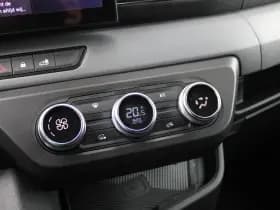 Renault Master T35 2.0 dCi 170pk L2H2 Extra - Navigatie - Blind Spot - Camera - Stoelverwarming - Verwarmde voorruit - Rijklaar thumbnail 22