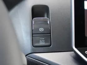 Volkswagen Crafter 35 2.0 TDI L3H3 177pk - Facelift - Navigatie - LED - Geveerde stoel - Virtual cockpit - Camera - Trekhaak - Stoelverwarming - Rijklaar thumbnail 20