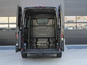 Volkswagen Crafter 35 2.0 TDI L3H3 177pk - Facelift - Navigatie - LED - Geveerde stoel - Virtual cockpit - Camera - Trekhaak - Stoelverwarming - Rijklaar thumbnail 4