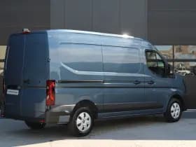 Renault Master T35 2.0 dCi 170pk L2H2 Extra - 2x Schuifdeur - Navigatie - Blind Spot - Camera - Stoelverwarming - Verwarmde voorruit - Rijklaar thumbnail 3