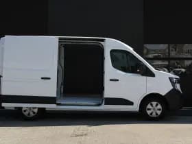 Renault Master T35 2.0 dCi 170pk L2H2 Extra - 2x Schuifdeur - Navigatie - Blind Spot - Camera - Stoelverwarming - Verwarmde voorruit - Rijklaar thumbnail 5