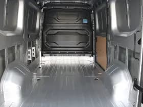 Renault Master T35 2.0 dCi 170pk L2H2 Extra - Navigatie - Camera - 270 gr deuren - Parkeersensoren - Draadloos laden - Rijklaar thumbnail 10