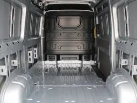 Volkswagen Crafter 30 2.0 TDI L3H3 140pk - Navigatie - DAB - Geveerde Stoel - Camera - Carplay - Rijklaar thumbnail 5