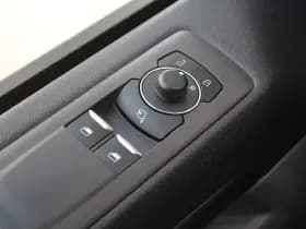 Ford Tourneo Custom 320 2.0 TDCI L2H1 Titanium X DC 170pk - Adaptive Cruise - LED - Blind Spot - Leder - Navigatie - 360 Camera - Trekhaak - Rijklaar thumbnail 19