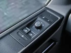 Volkswagen Transporter 2.0 TDI L2H1 28 Bulli 150pk - 20 Inch - Camera - Trekhaak - Leder - ACC - LED - Rijklaar thumbnail 26