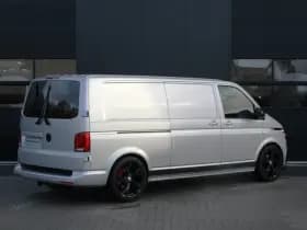 Volkswagen Transporter 2.0 TDI L2H1 28 Bulli 150pk - 20 Inch - Camera - Trekhaak - Leder - ACC - LED - Rijklaar thumbnail 6