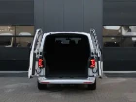 Volkswagen Transporter 2.0 TDI L2H1 28 Bulli 150pk - 20 Inch - Camera - Trekhaak - Leder - ACC - LED - Rijklaar thumbnail 8