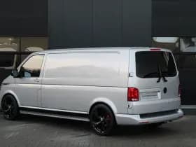 Volkswagen Transporter 2.0 TDI L2H1 28 Bulli 150pk - 20 Inch - Camera - Trekhaak - Leder - ACC - LED - Rijklaar thumbnail 9