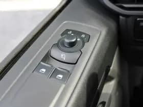 Ford Transit Custom 320 2.5 PHEV L2H1 Trend 232pk - 5 jaar GARANTIE - 2x Schuifdeur - Adaptive Cruise - Blind Spot - Navigatie - Camera - Verwarmd Stuur - Rijklaar thumbnail 13