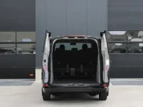 Ford Transit Custom 340 2.5 PHEV L2H1 Limited 232pk - 8 zits - Adaptive Cruise - Blind spot - Navi - Stuurverwarming - Airco achterin - Incl BPM - Rijklaar thumbnail 4