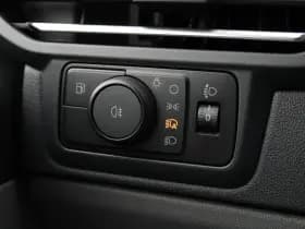 Ford Transit Custom 340 2.5 PHEV L2H1 Limited 232pk - 8 zits - Adaptive Cruise - Blind spot - Navi - Stuurverwarming - Airco achterin - Incl BPM - Rijklaar thumbnail 9