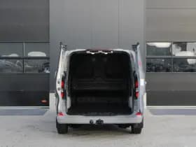 Ford Transit Custom 320 2.5 PHEV L2H1 Limited 232pk - 2x Schuifdeur - Trekhaak - Stoel/Stuurverwarming - ACC - Blindspot - Keyless - Rijklaar thumbnail 8