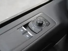 Ford Transit Custom 320 2.5 PHEV L2H1 Limited 232pk - 2x Schuifdeur - Trekhaak - Stoel/Stuurverwarming - ACC - Blindspot - Keyless - Rijklaar thumbnail 18